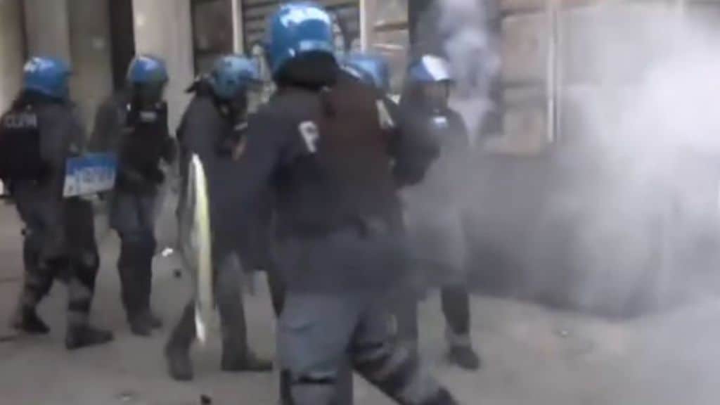 poliziotti antisommossa
