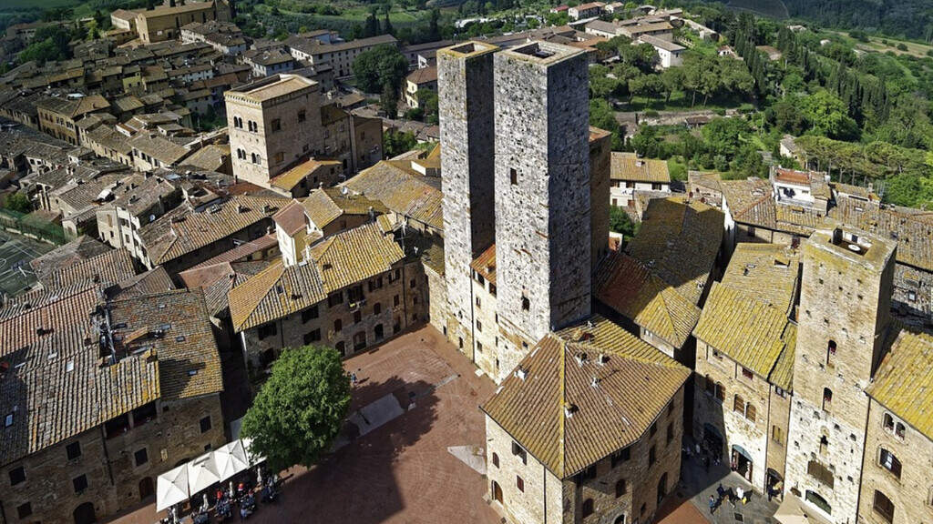 Panoramica delle due torri di San Gimignano