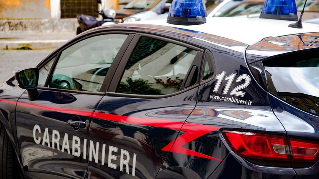 una volante dei carabinieri