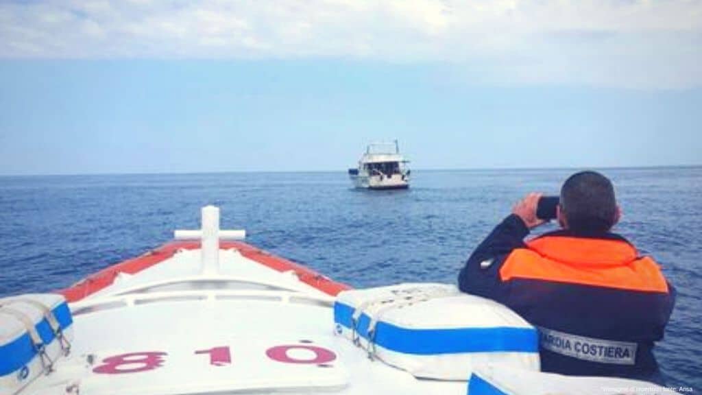 soccorso in mare fonte ansa