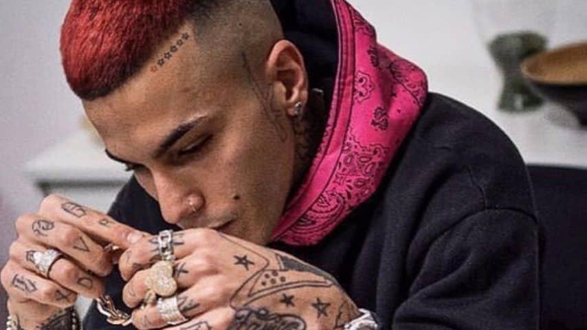 Le sei stelle che si è tatuato Sfera Ebbasta. Immagine: Fan Page Sfera Ebbasta/Instagram