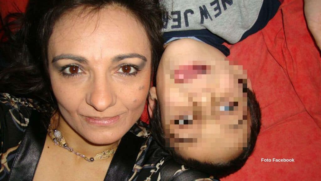 Mamma Biagina ha preso una laurea per capire la sindrome di Asperger del figlio Francesco (Foto Facebook)