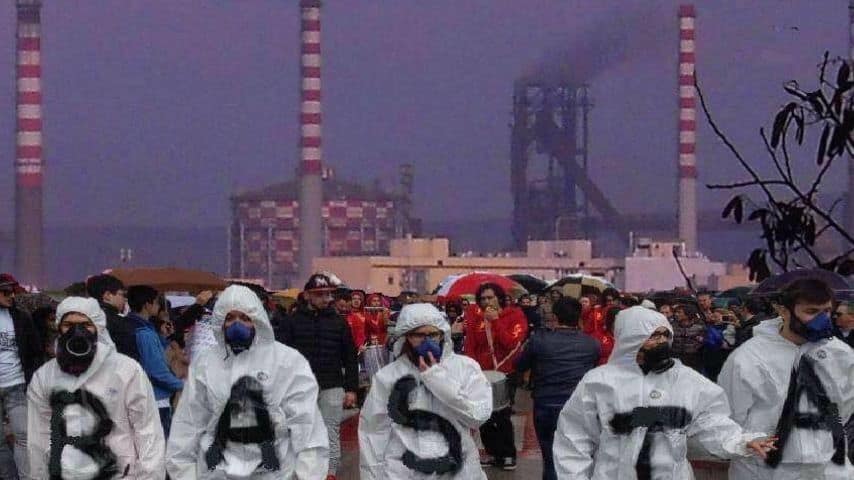 Manifestazione di protesta a Taranto. Immagine: Alessandro Marescotti/Facebook