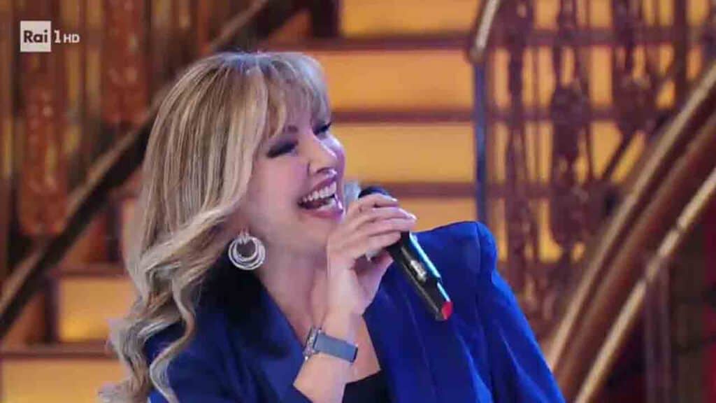 Mezzo busto di Milly Carlucci
