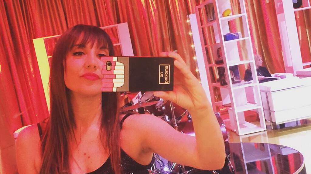 Pamela Petrarolo mentre si fa un selfie allo specchio