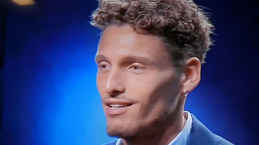 Gennaro riceve un video-messaggio dalla sorella