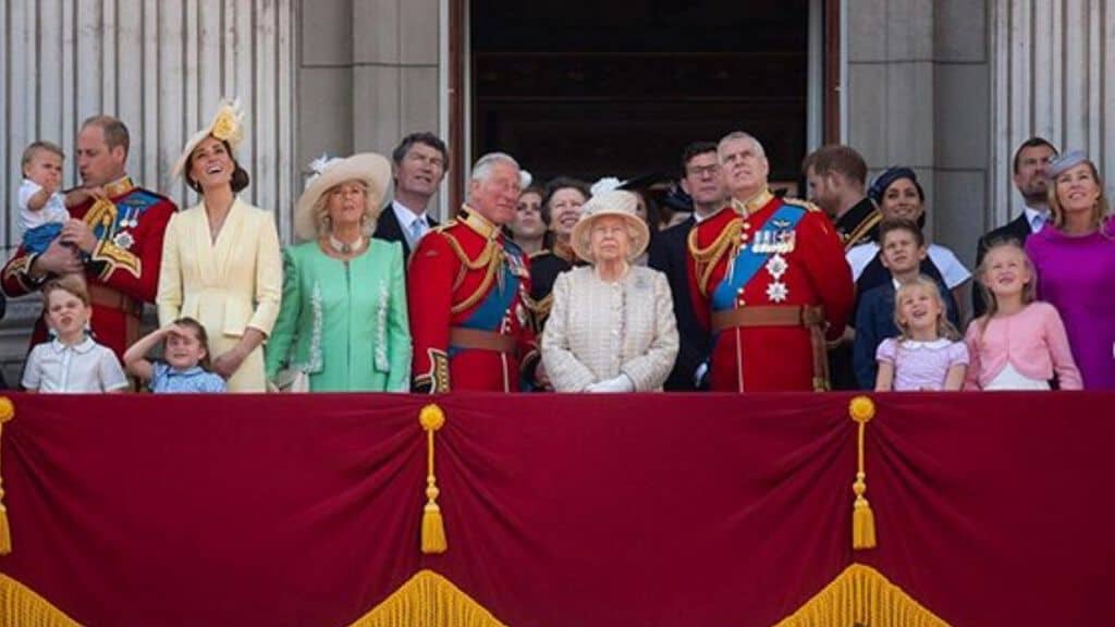 la Royal Family al completo sul balcone a Buckingham