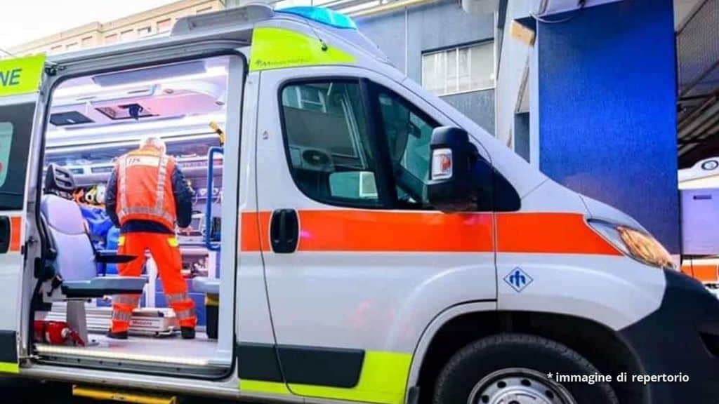 ambulanza e operatore 118