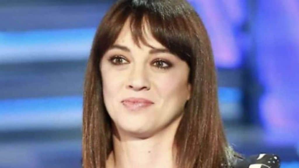 primo piano di asia argento