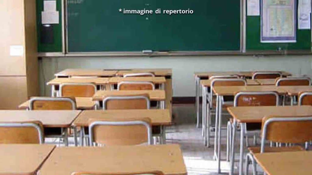 banchi di scuola