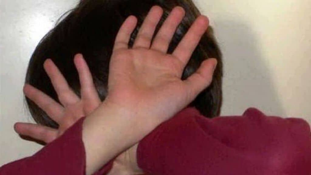bambino vittima di maltrattamenti