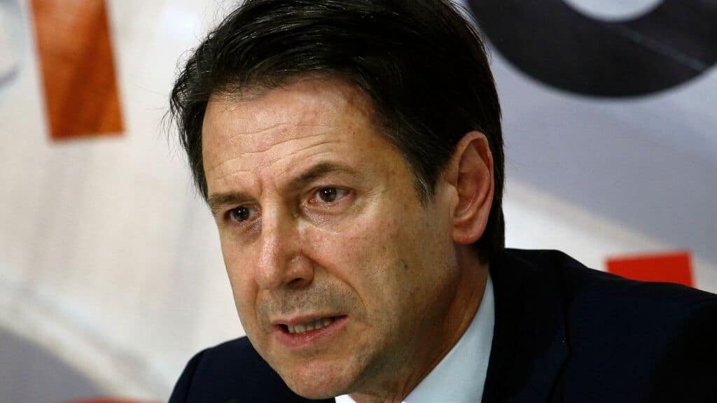 primo piano di giuseppe conte