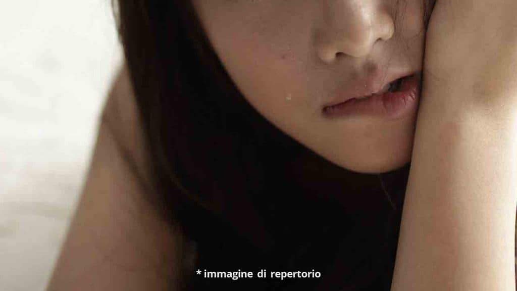 ragazza che piange