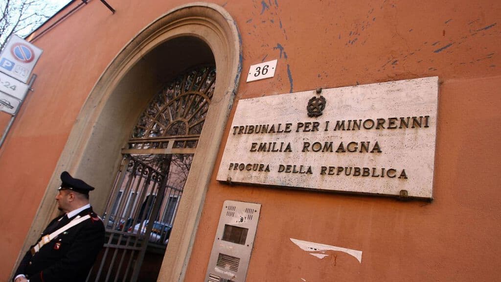 tribunale dei minori di bologna