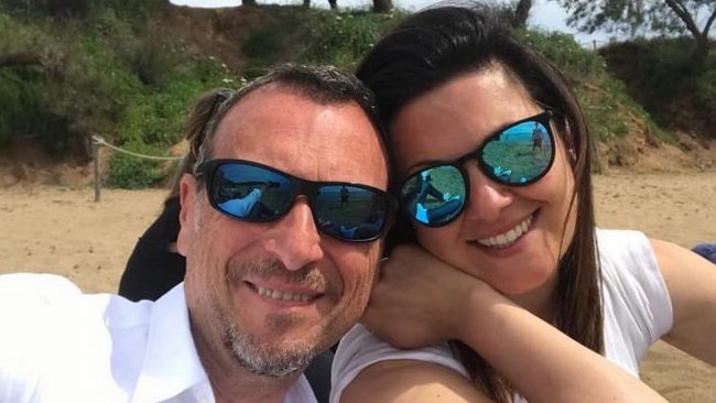 La Moglie Di Amadeus Quanti Anni Ha