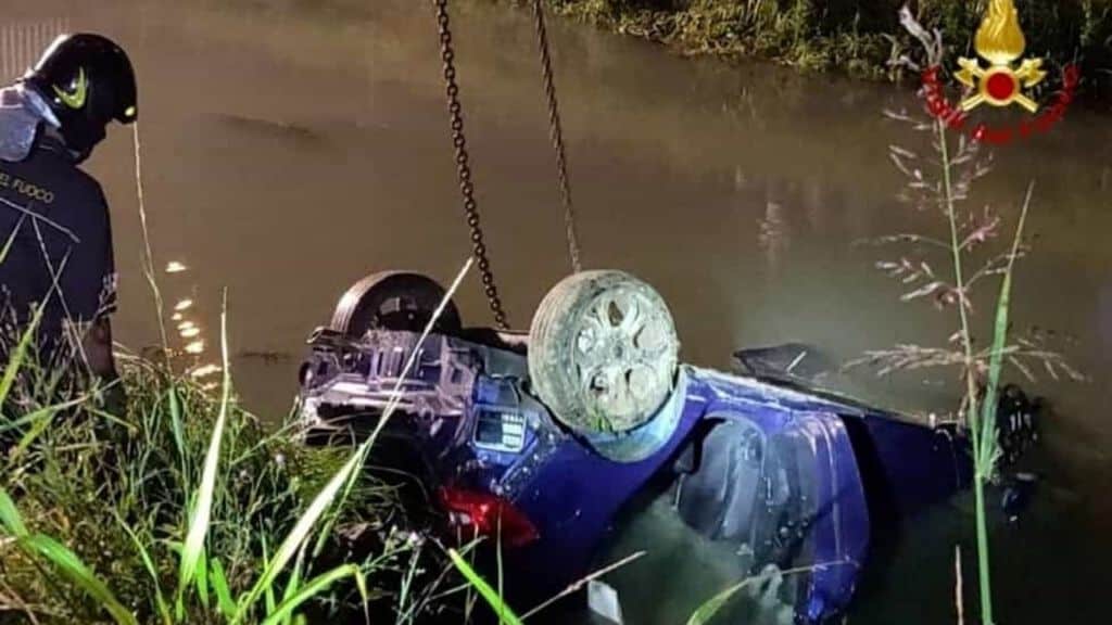 Incidente mortale a Jesolo, morti 4 ventenni (Foto Vigili del Fuoco)