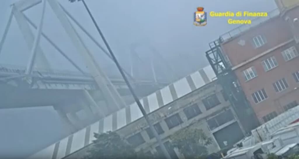 ponte morandi crollo video