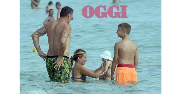 Bobo Vieri, Costanza Caracciolo e la piccola Stella al mare