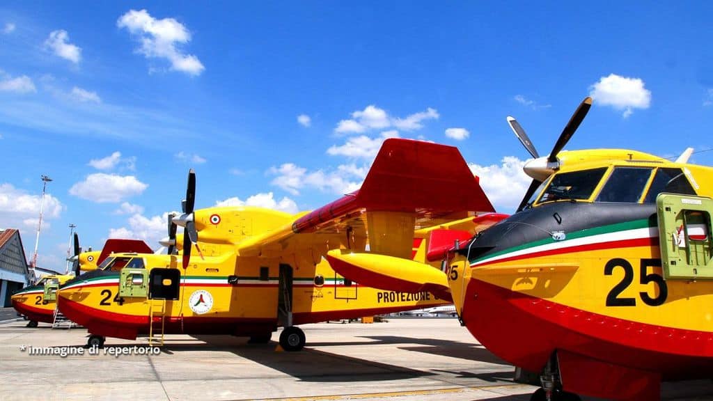 canadair parcheggiati