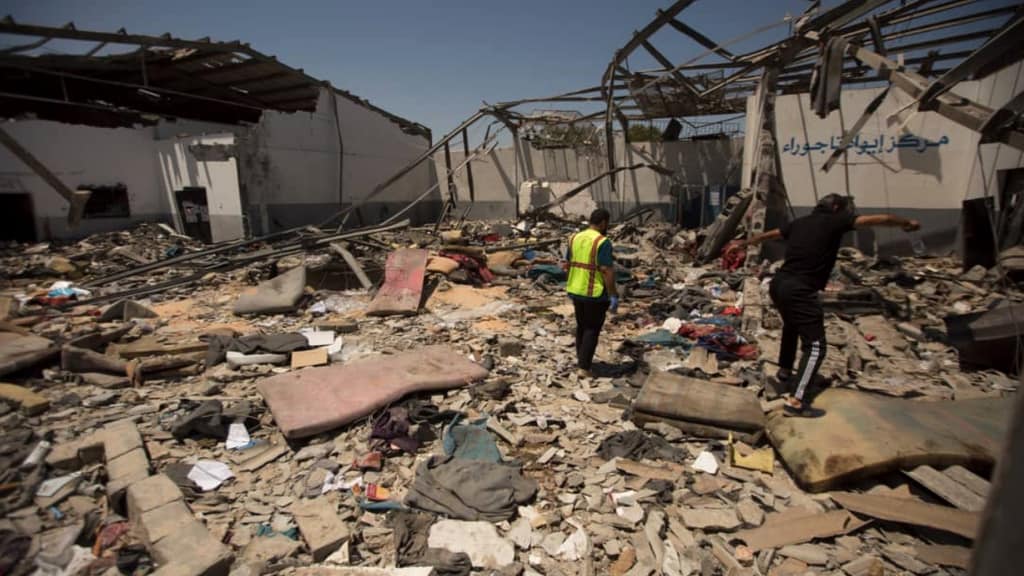 Libia, liberi i 350 migranti sopravvissuti al bombardamento