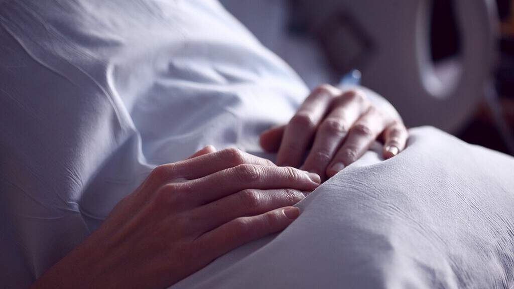 donna, letto di ospedale