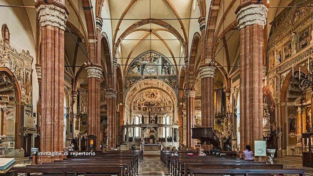 interno duomo di verona