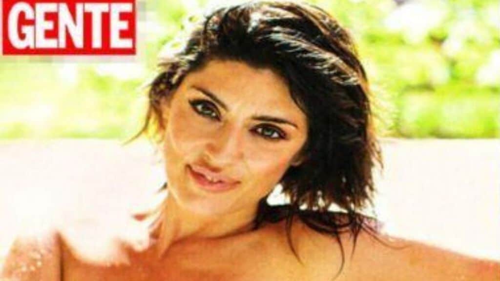 elisa isoardi in topless