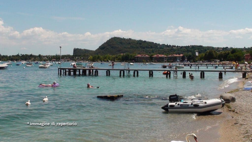 Una spiaggia di Manerba del Garda