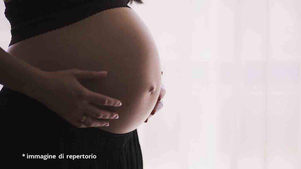 ventre di donna incinta