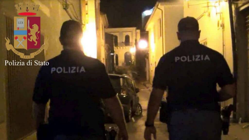 La polizia di vittoria a lavoro sulla scena