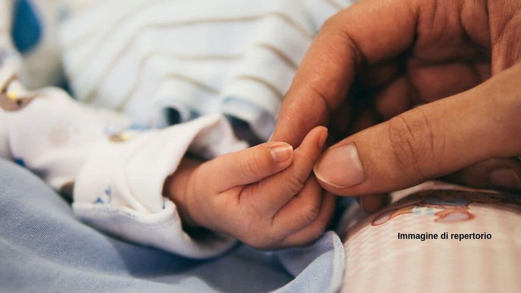 Beatrice ha 6 anni e la rara Sindrome di Rett, che non le permette di parlare e camminare. Comunica solo attraverso gli occhi. Ma i genitori sperano che la ricerca trovi una cura (Immagine di repertorio)
