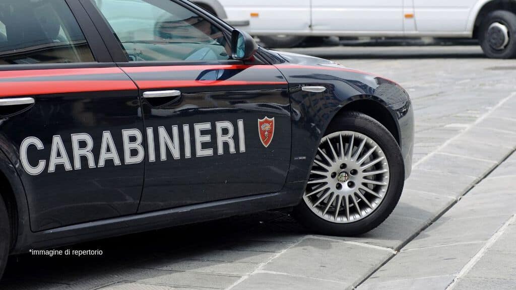 macchina dei carabinieri