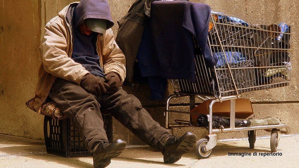 Ieri mattina in centro a Bologna un clochard olandese di 52 anni ha aggredito e pestato violentemente un professore universitario di 69 anni. Arrestato dai carabinieri (Immagine di repertorio)