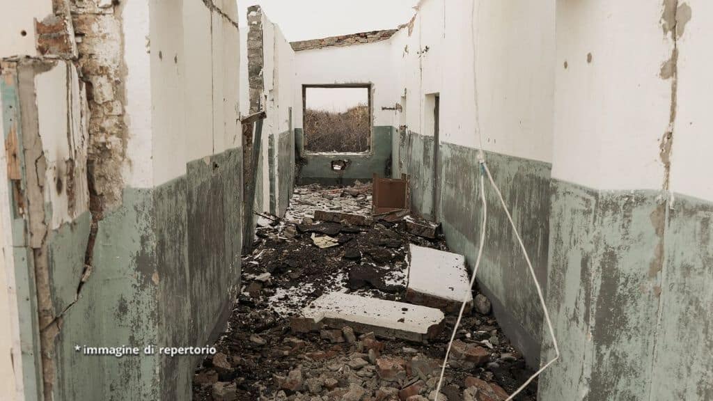 casa distrutta da un'esplosione