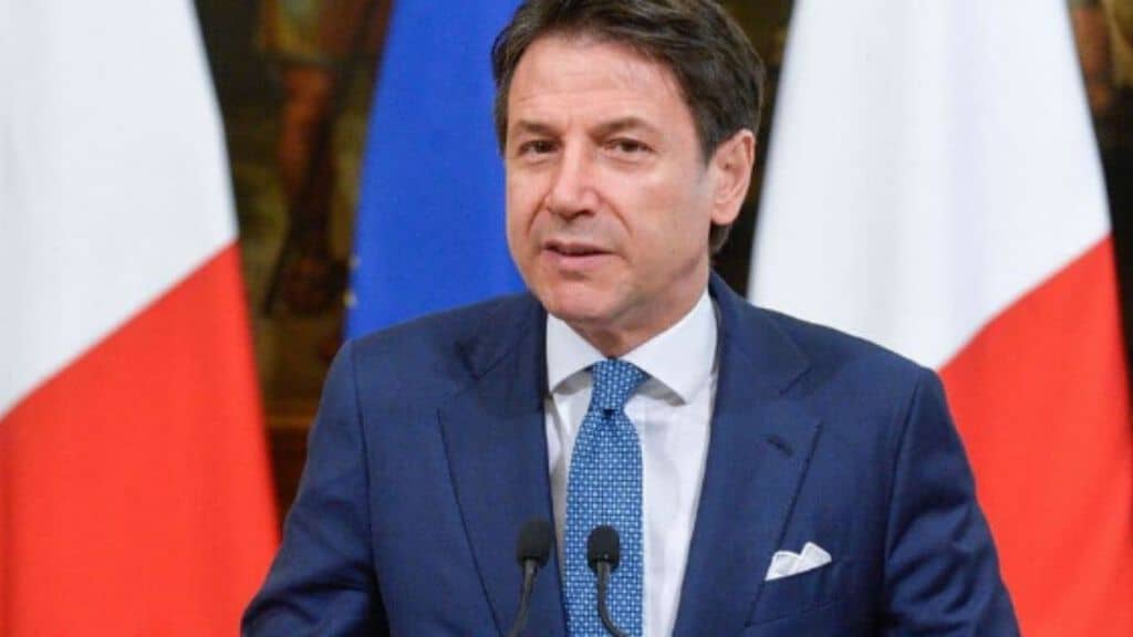 giuseppe conte in primo piano