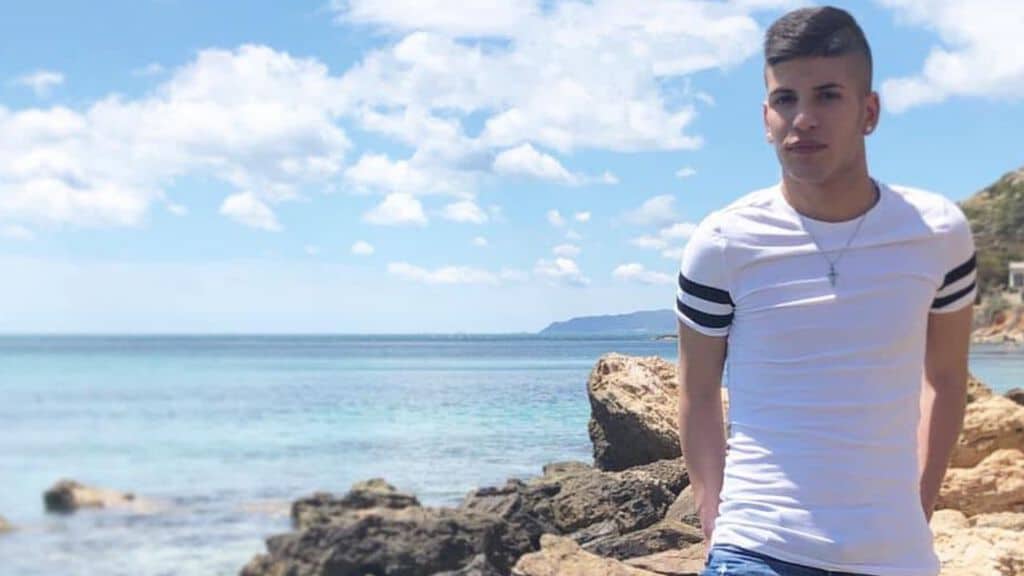 Mattia Ennas, 20enne di Quartu, è morto domenica scorsa in circostanze misteriose. Amici e parenti escludono il suicidio. I genitori ingaggiano un avvocato (Foto Facebook)