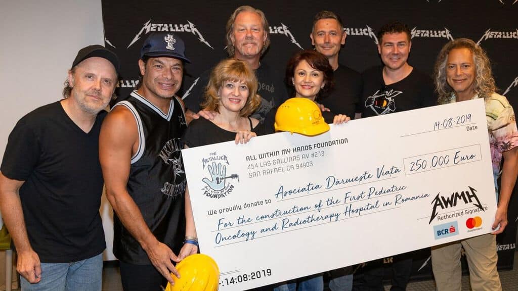 La band americana Metallica ha donato 250mila euro per costruire il primo ospedale pediatrico di oncologia e radiologia in Romania. I rockers sempre in prima linea quando si tratta di far beneficenza (Foto Facebook)