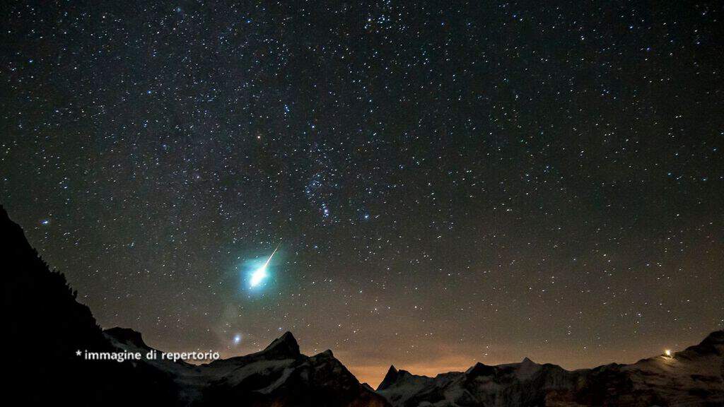 meteorite nel cielo