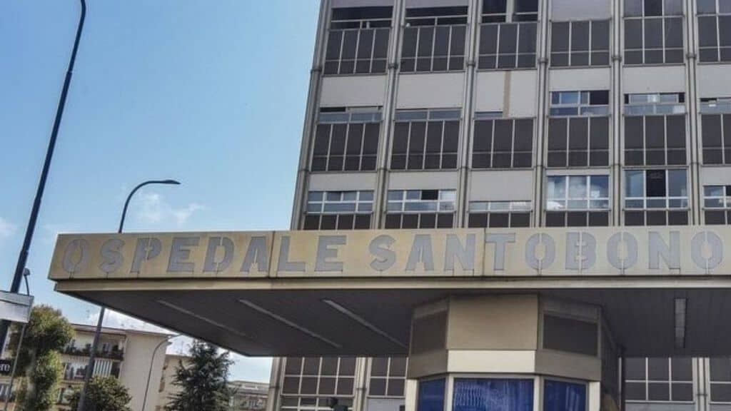 facciata dell'ospedale santobono di napoli