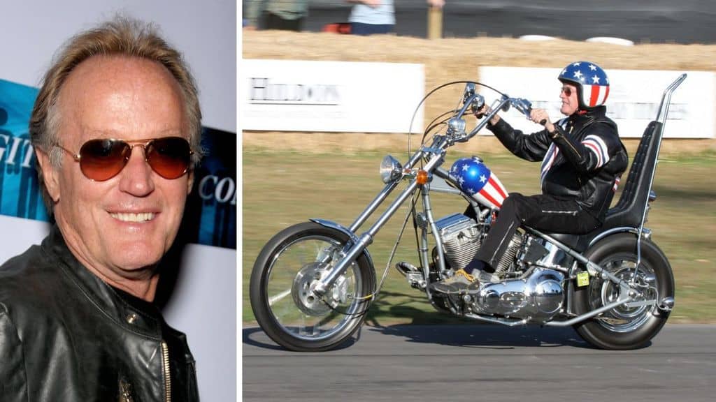 Primo piano di Peter Fonda e l'attore sulla moto