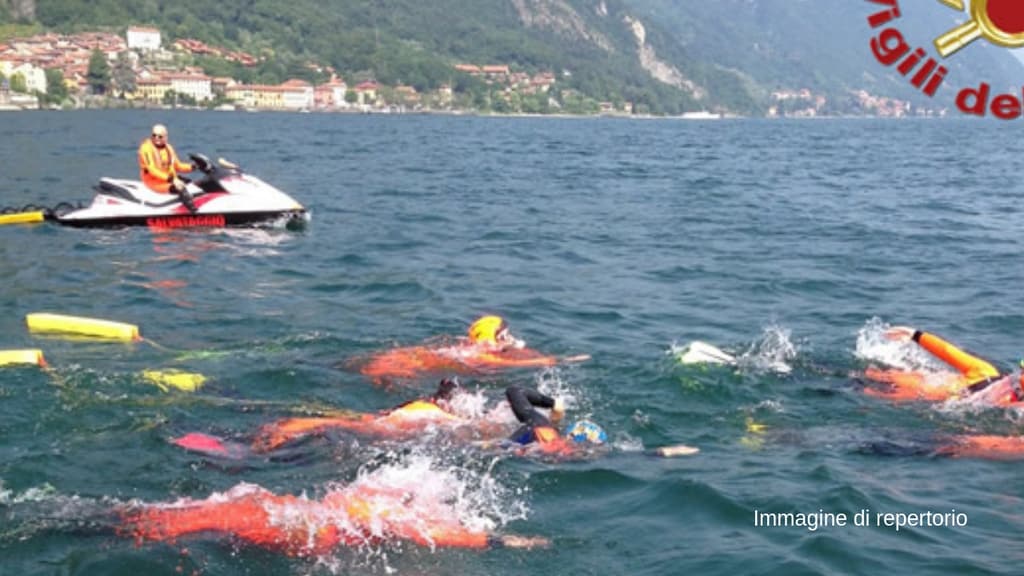 Cade dal materassino, scomparso un uomo al lago di Castel Gandolfo