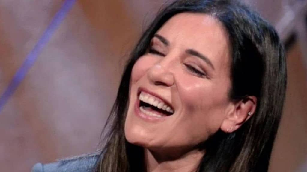 paola turci sorridente