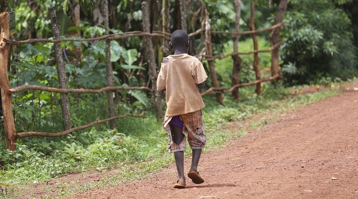 un bambino africano