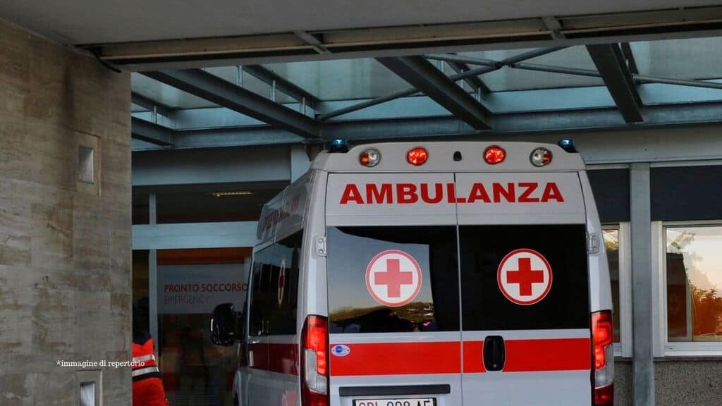 ambulanza fuori dall'ospedale