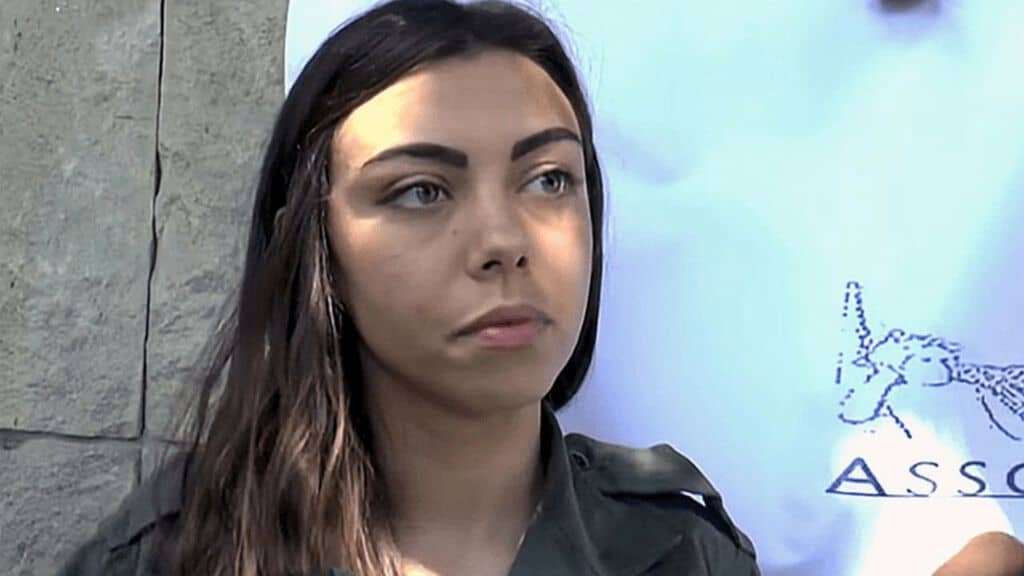 La figlia di David Rossi, Carolina Orlandi, debutta a Piazzapulita: “Lo devo a lui”
