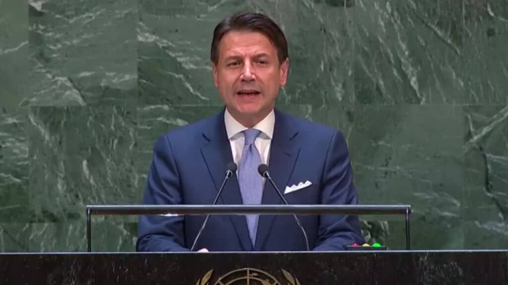 conte parla al microfono all'onu