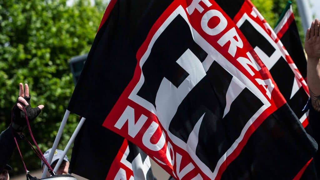 bandiere di forza nuova