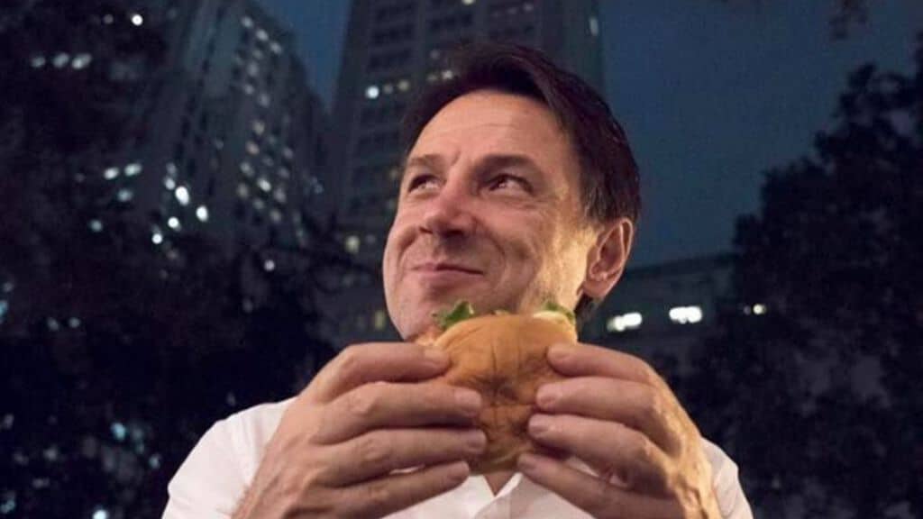 giuseppe conte con l'hamburger