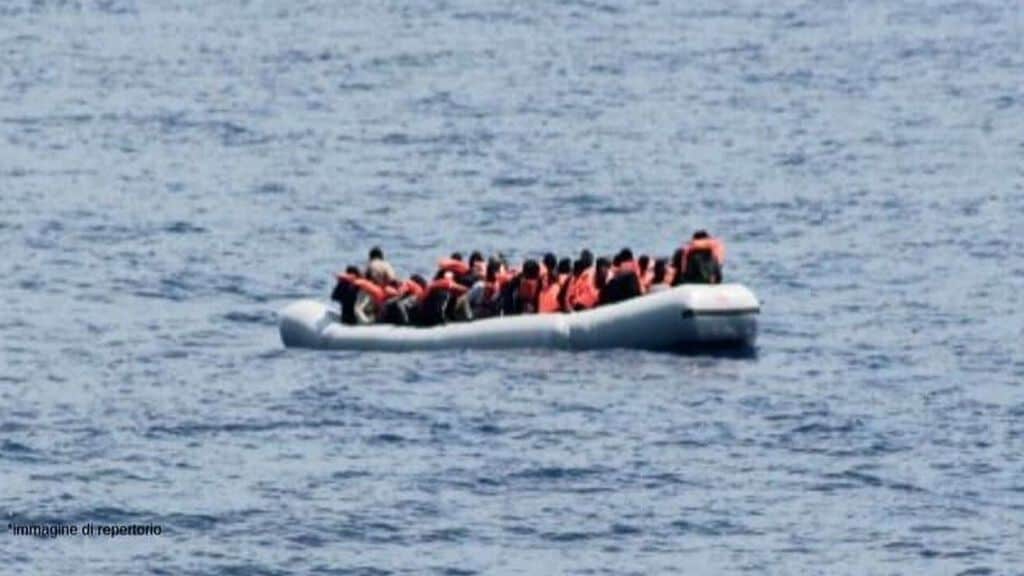 migranti gommone
