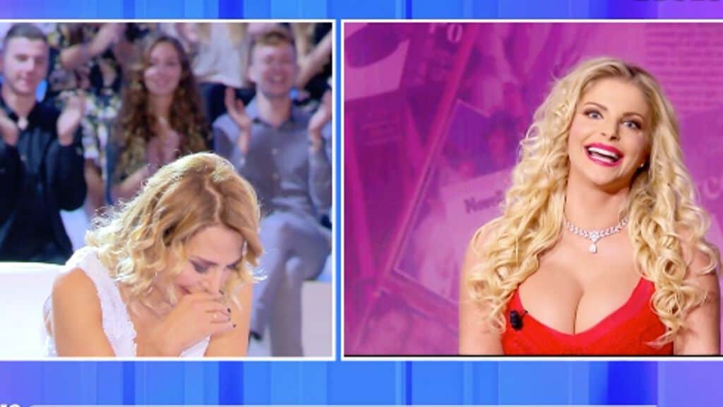 Francesca Cipriani in collegamento con lo studio di Pomeriggio Cinque. Fonte: Mediaset Play